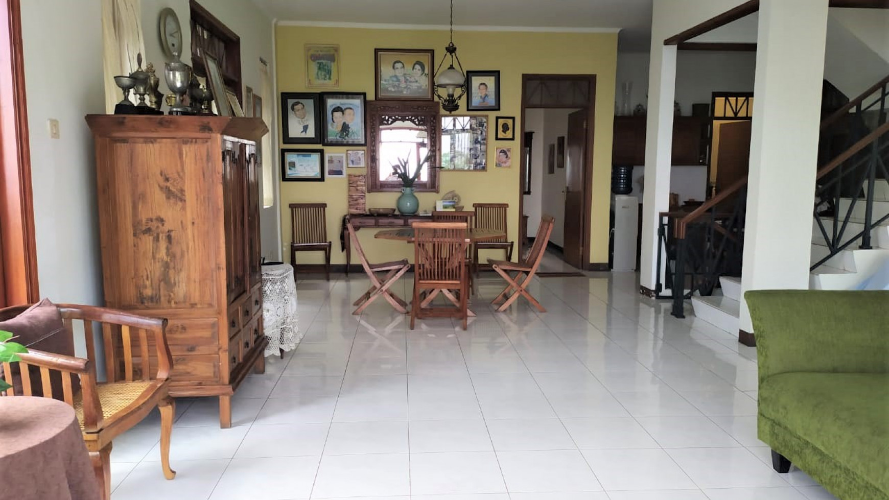 Dijual Rumah 3 lantai nyaman dan Asri di Dago Pakar, Bandung