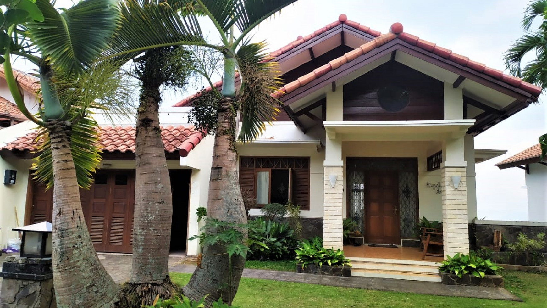 Dijual Rumah 3 lantai nyaman dan Asri di Dago Pakar, Bandung