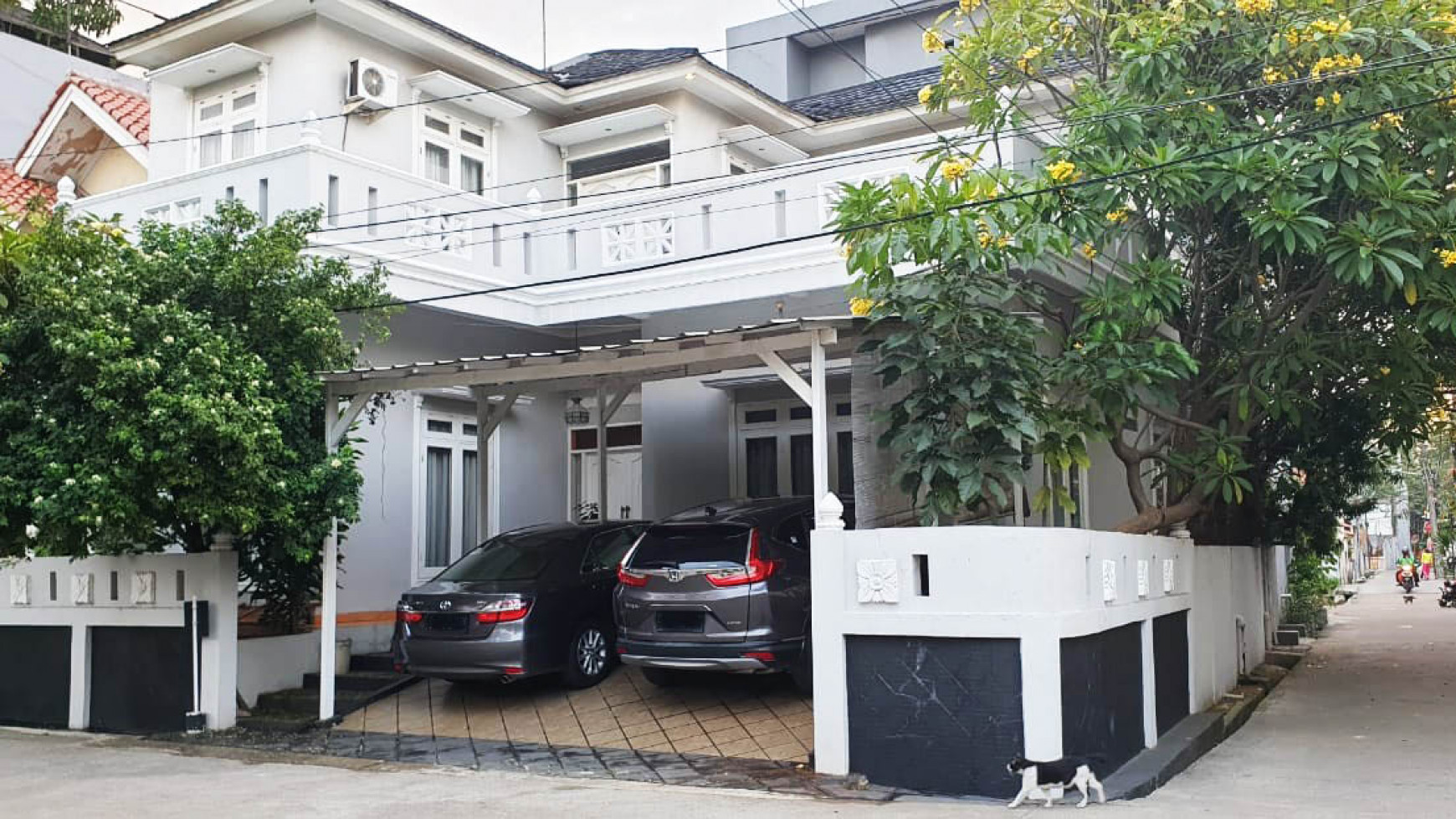 Rumah Simponi Mas Raya, Kelapa Gading Luas 200m2