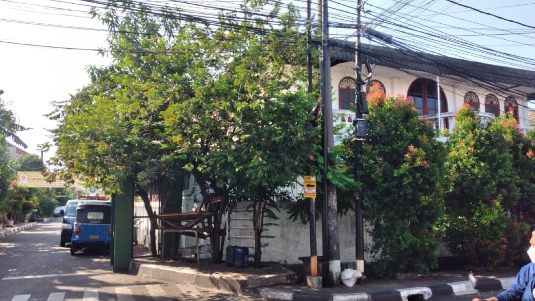 Rumah Penginapan 20 Kamar... Kramat Jaya Baru, Luas 400m2