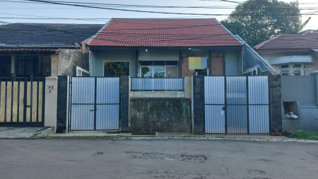 Cinere megapolitan rumah hitung tanah luas 245 mendekati njop