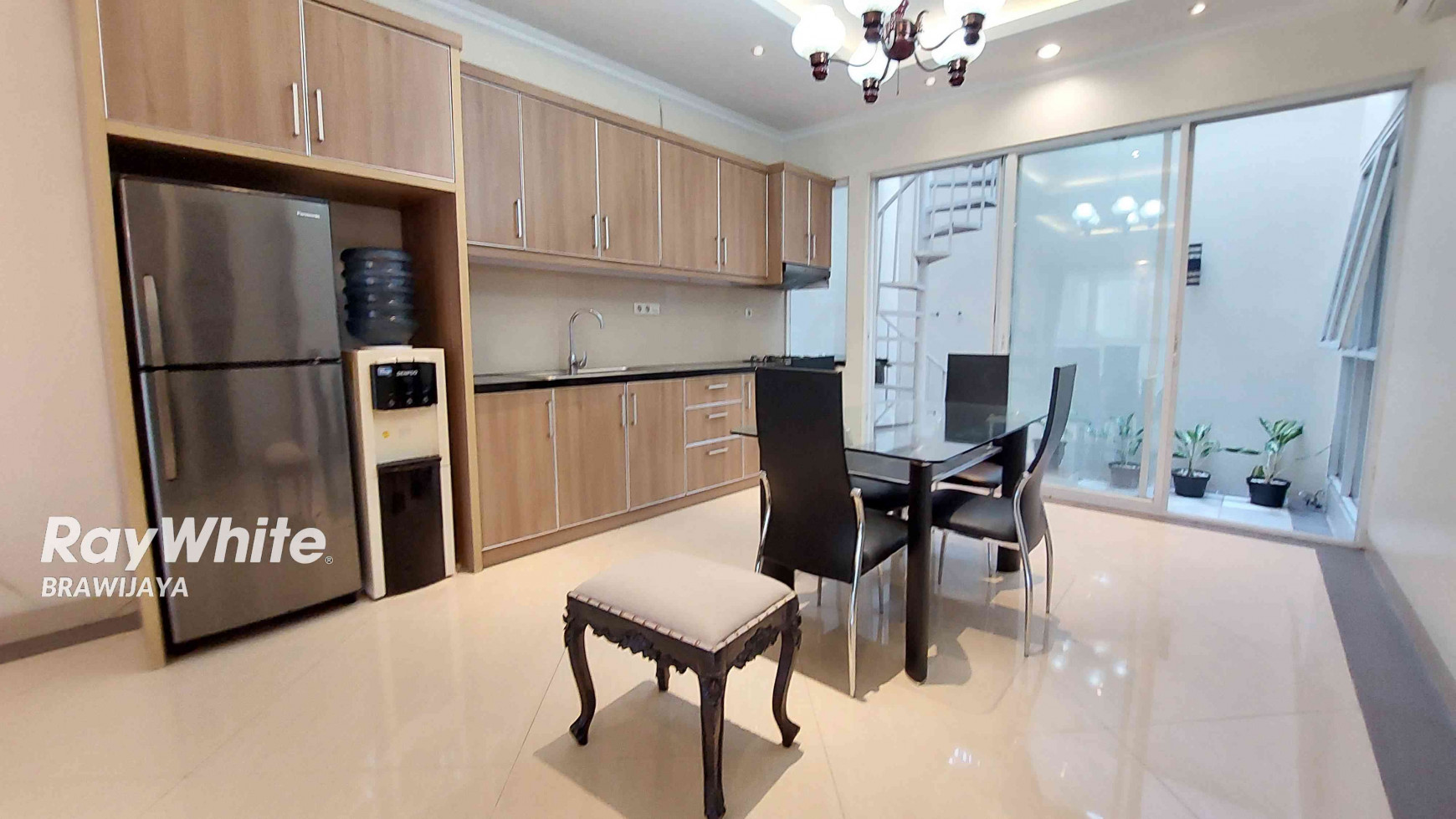 DISEWAKAN TOWNHOUSE DI CILANDAK TENGAH, DALAM CLUSTER, FURNISHED, 3 BEDROOMS