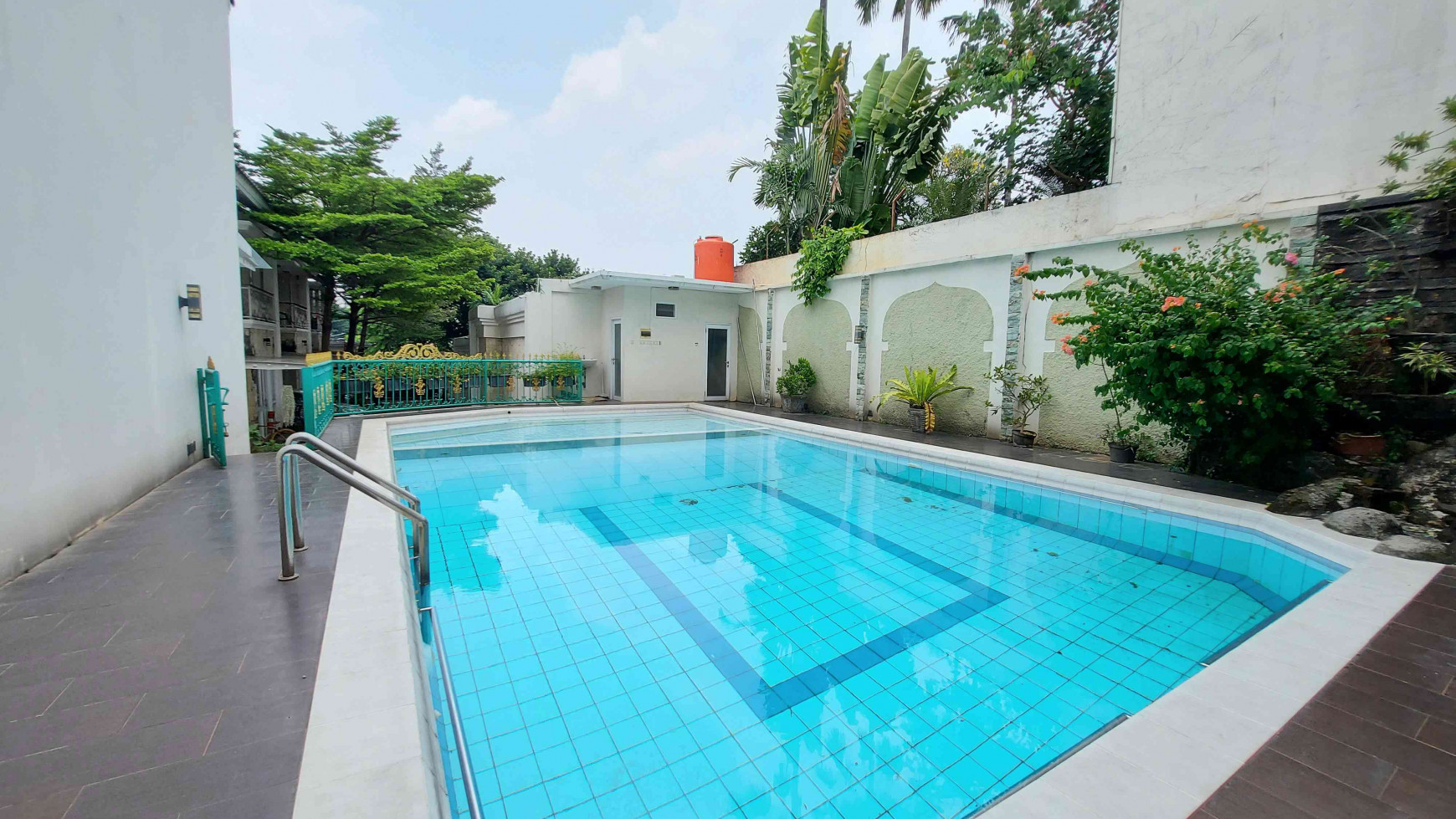 DISEWAKAN TOWNHOUSE DI CILANDAK TENGAH, DALAM CLUSTER, FURNISHED, 3 BEDROOMS