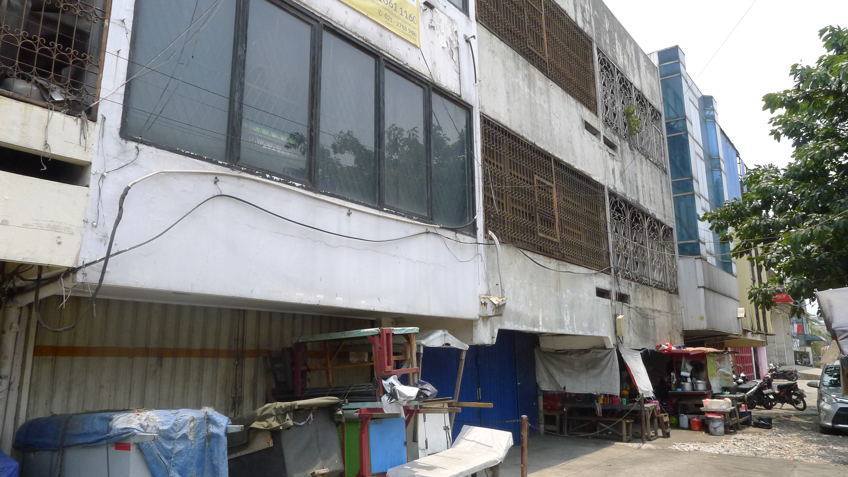 Ruko 3 lantai pinggir jalan raya Jl Teluk Gong Raya