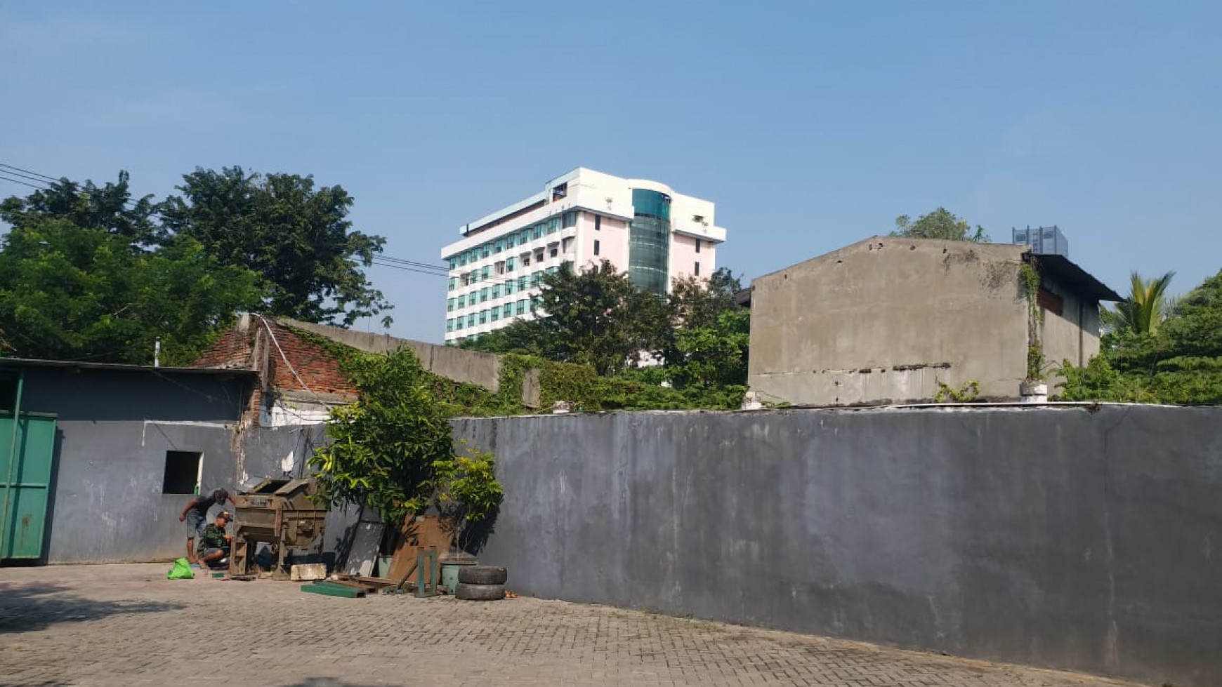 Dijual / disewakan Tanah Kavling Area Komersil Nol Jalan Raya Mayjen Sungkono Surabaya Barat