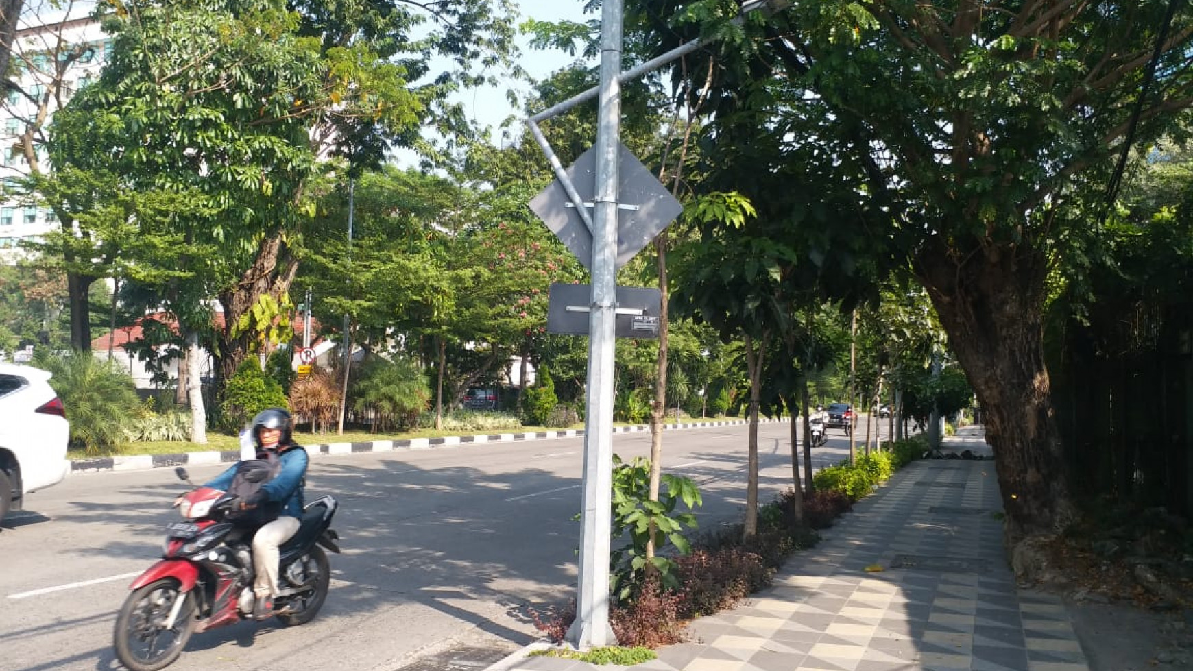 Dijual / disewakan Tanah Kavling Area Komersil Nol Jalan Raya Mayjen Sungkono Surabaya Barat