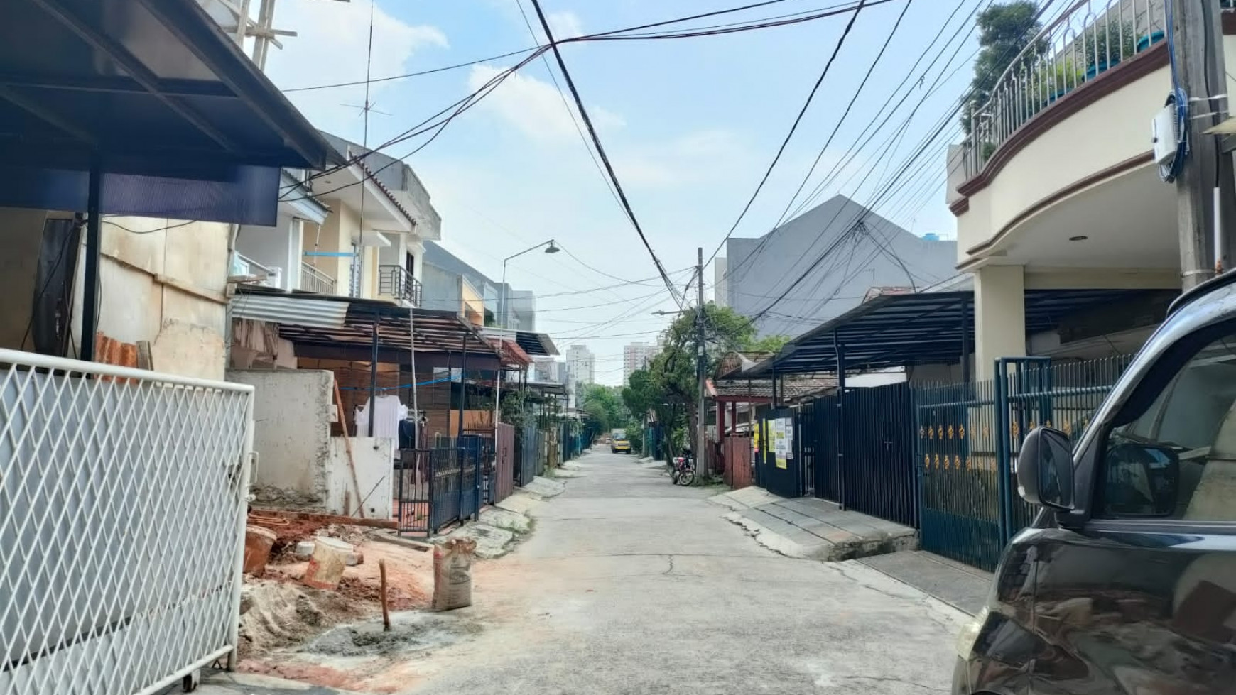 RUMAH di KELAPA GADING di 3,5 Lantai