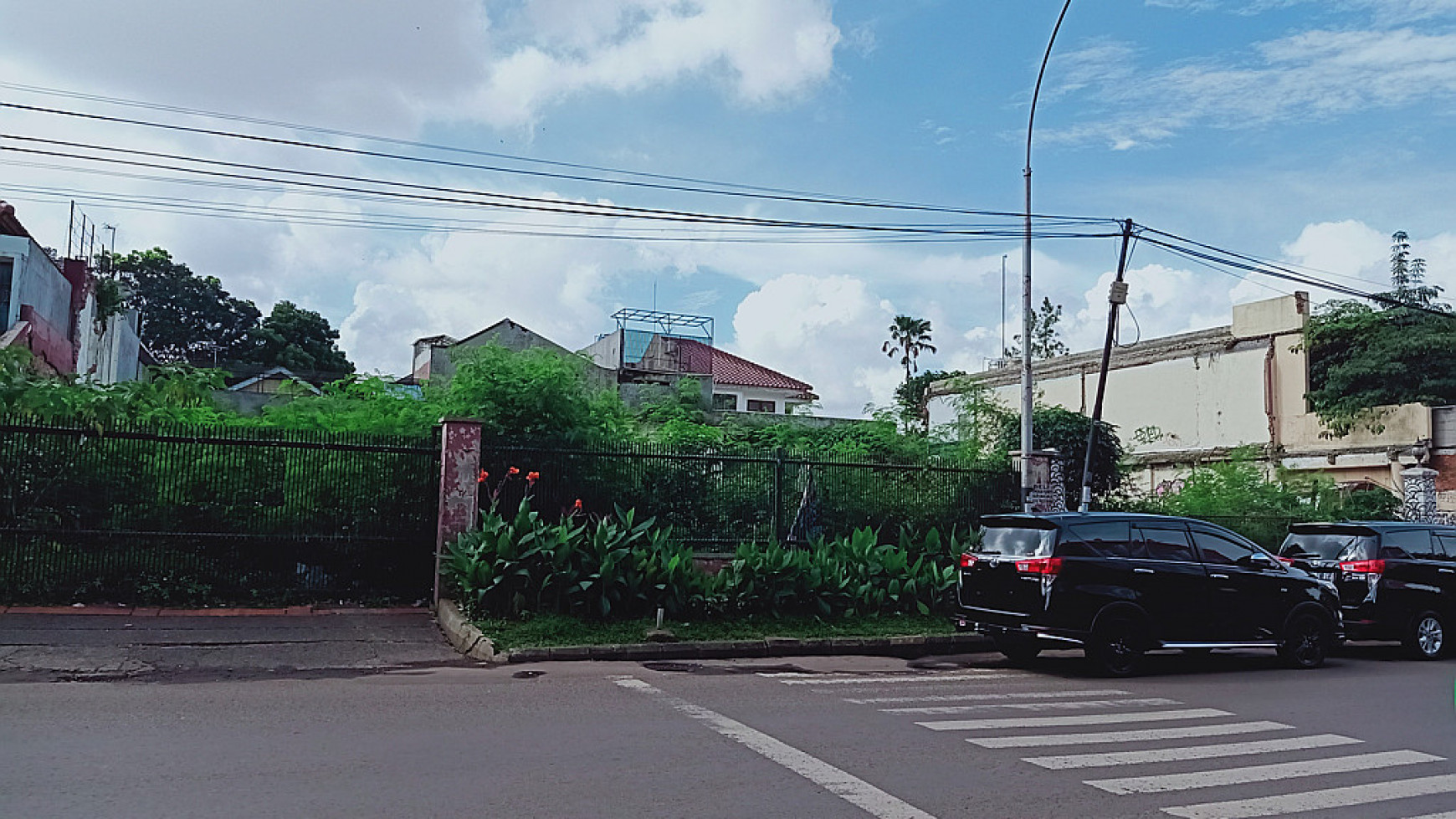 Tanah pinggir jalan cocok untuk usaha di Bintaro 