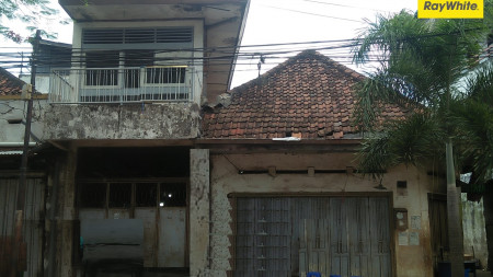 Rumah Pusat Kota di Jalan Basuki Rahmat, Surabaya