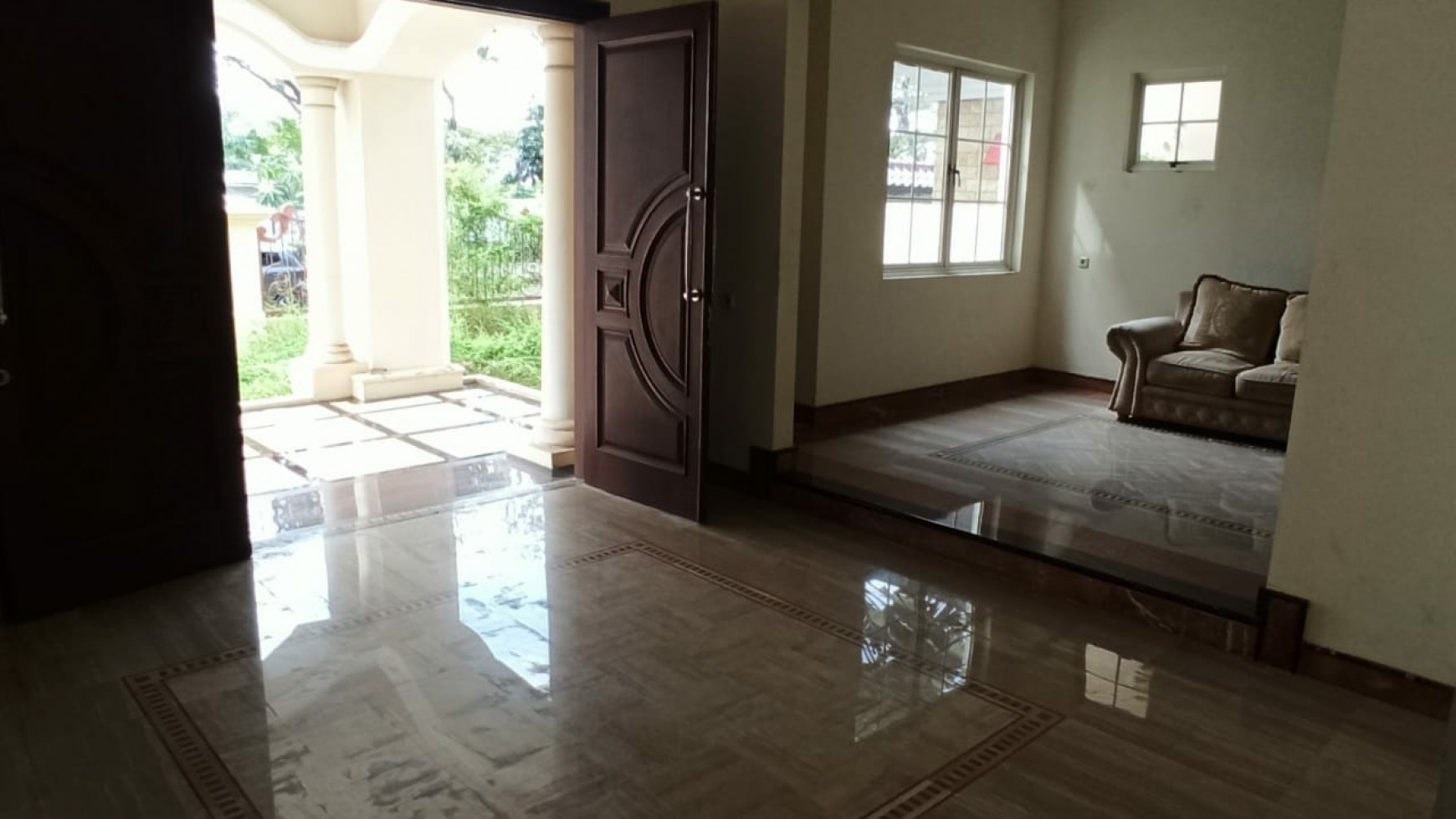 Dijual Rumah Esplanade Park Citraland Surabaya - View LUAS - Garasi Carport 4 mobil + PAGAR