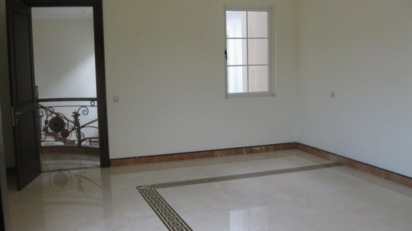 Dijual Rumah Esplanade Park Citraland Surabaya - View LUAS - Garasi Carport 4 mobil + PAGAR