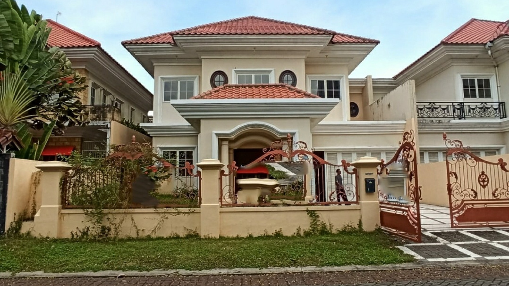 Dijual Rumah Esplanade Park Citraland Surabaya - View LUAS - Garasi Carport 4 mobil + PAGAR