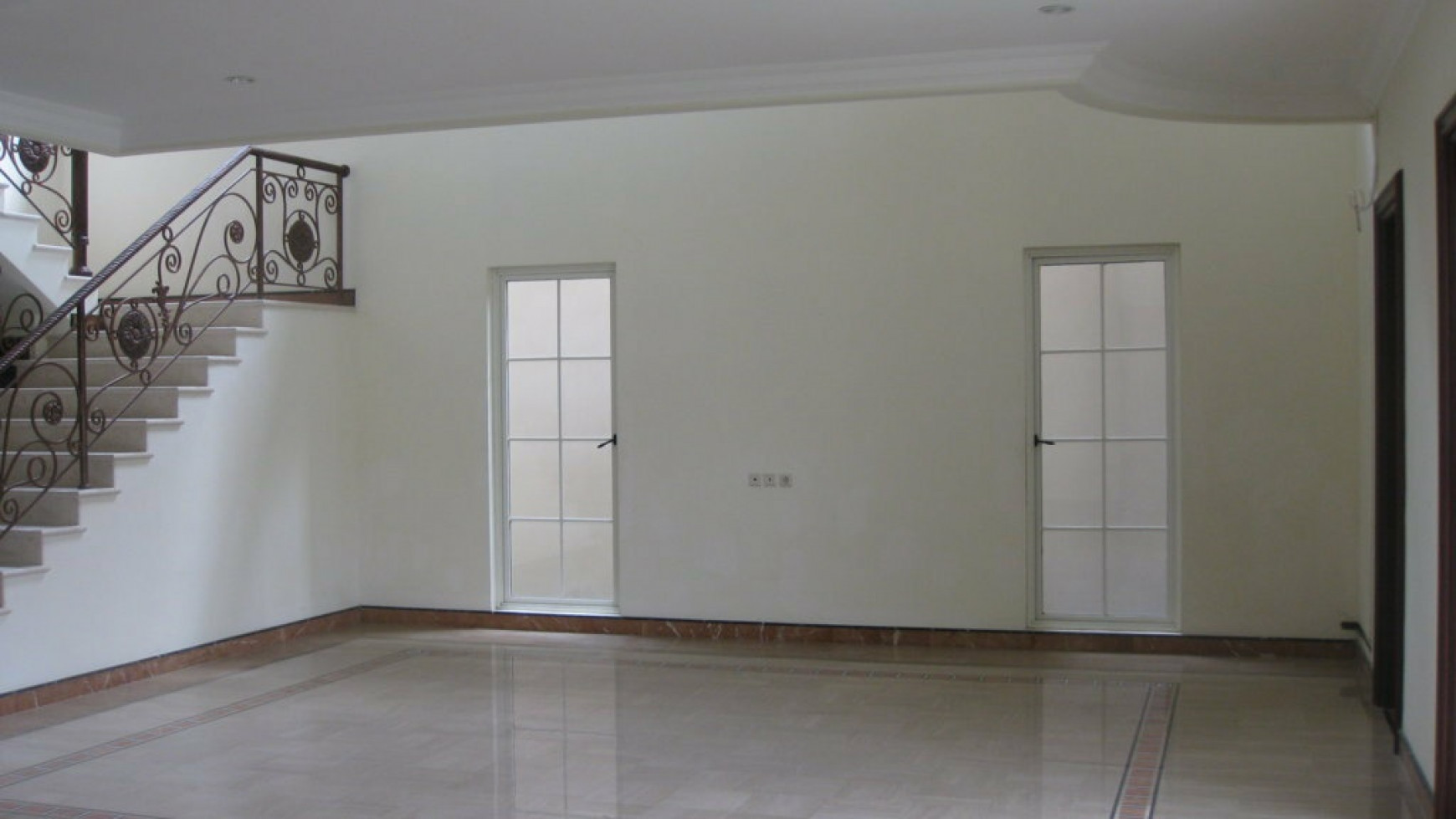 Dijual Rumah Esplanade Park Citraland Surabaya - View LUAS - Garasi Carport 4 mobil + PAGAR