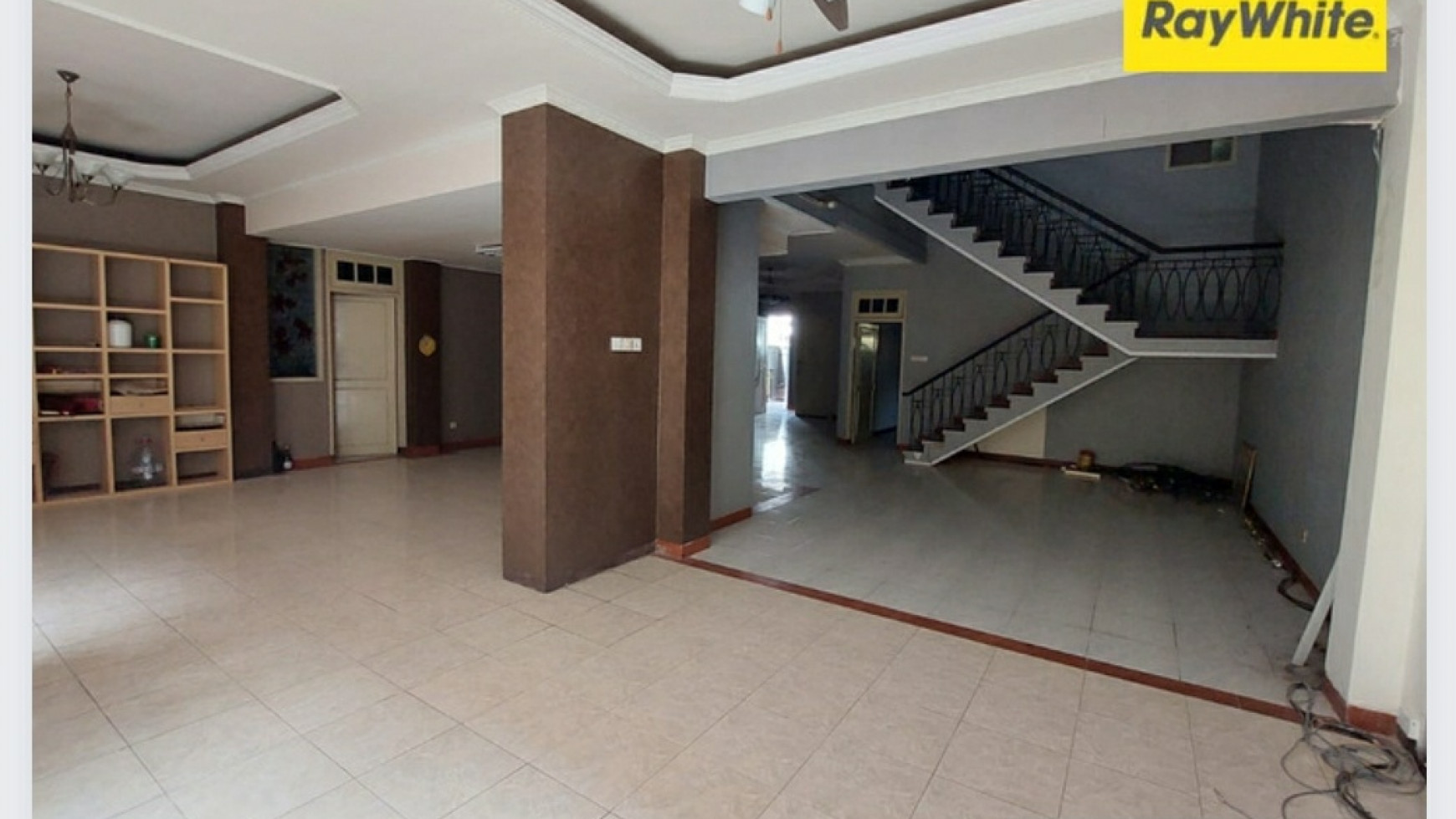 Dijual Rumah Pakuwon Indah - Villa Bukit Indah - Surabaya Barat - Strategis Luas - Murah