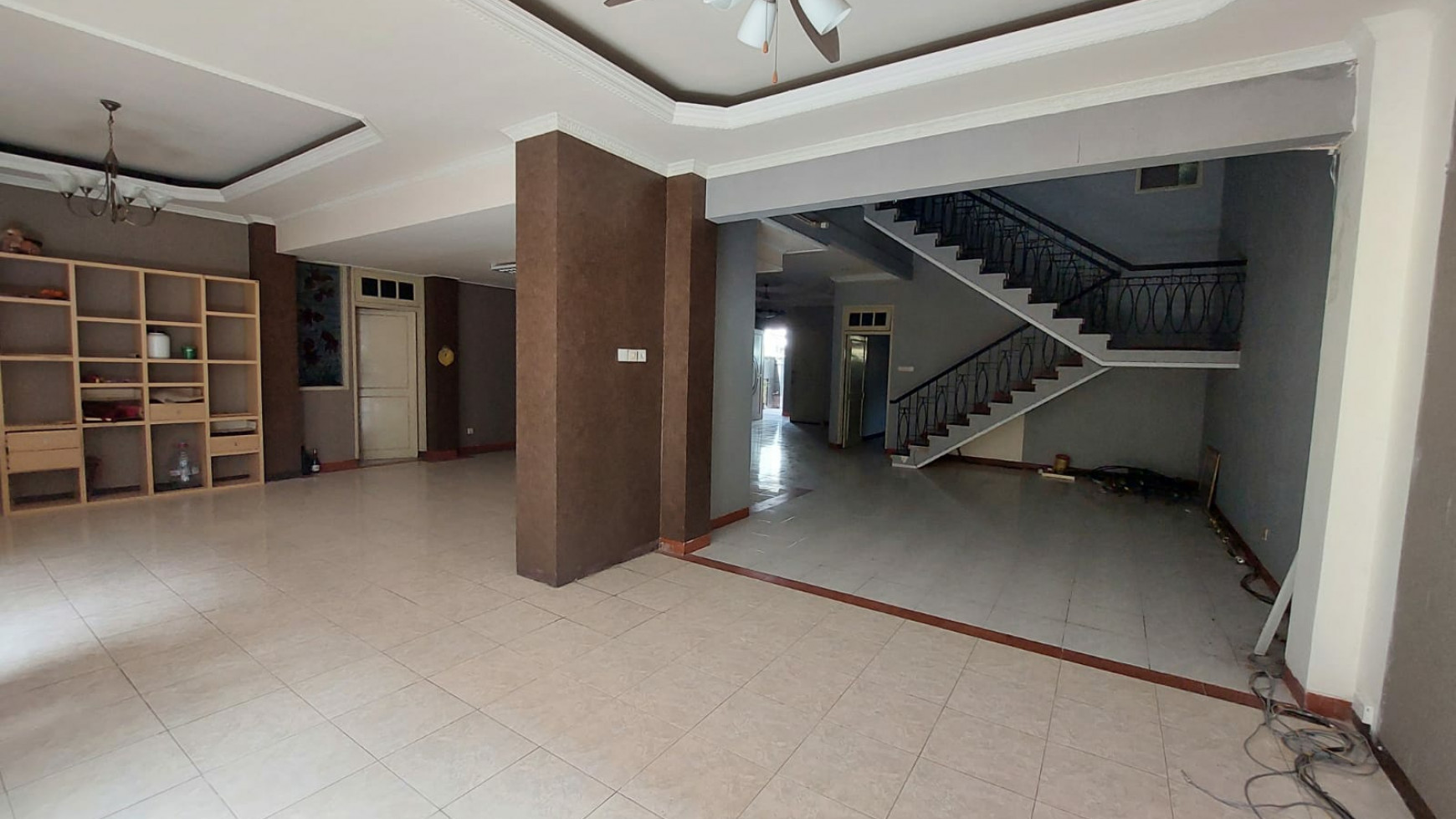 Dijual Rumah Pakuwon Indah - Villa Bukit Indah - Surabaya Barat - Strategis Luas - Murah