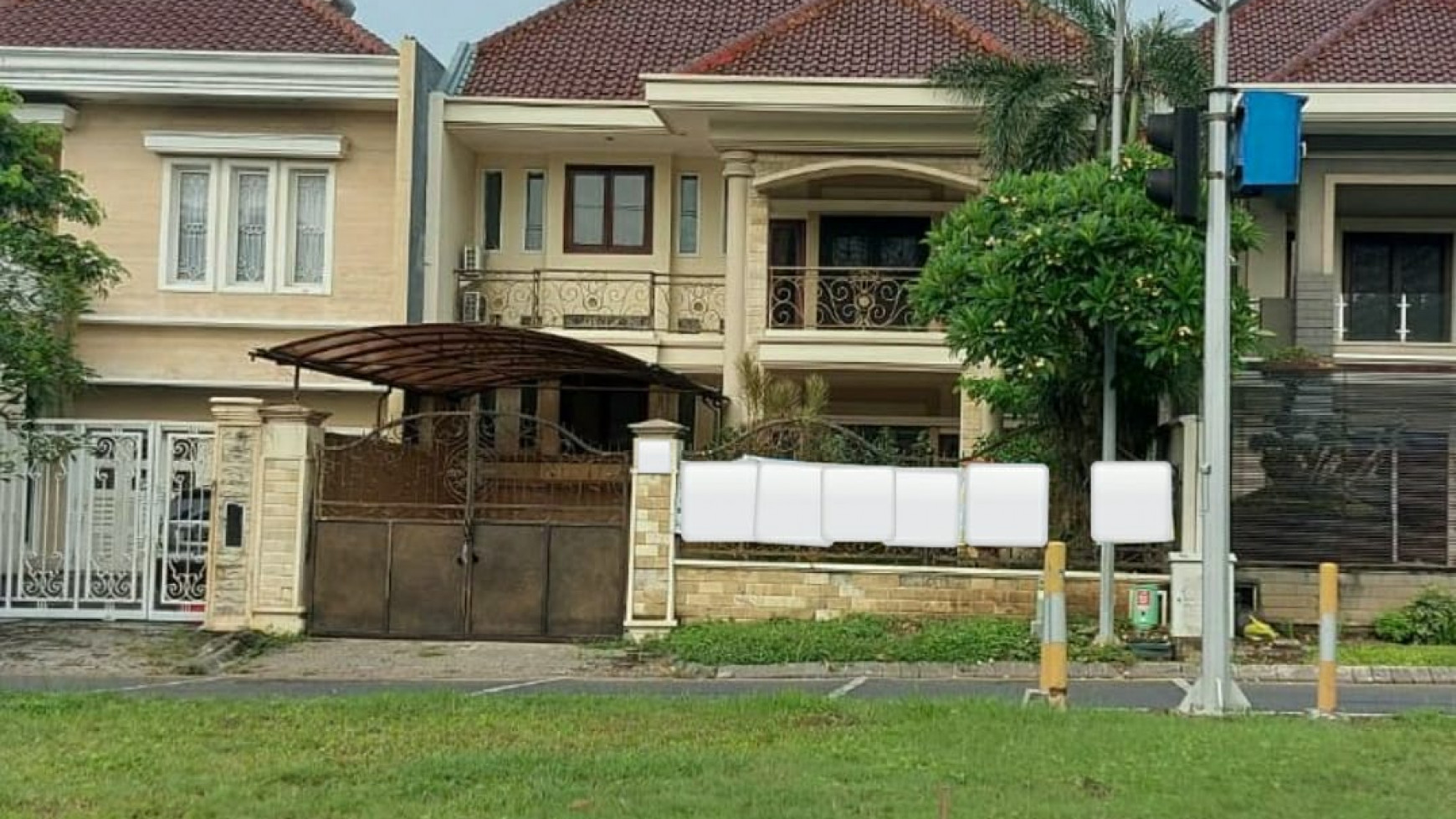 Dijual Rumah Nol Jalan raya Area Komersial Bukit Telaga Golf Citraland Surabaya Barat 