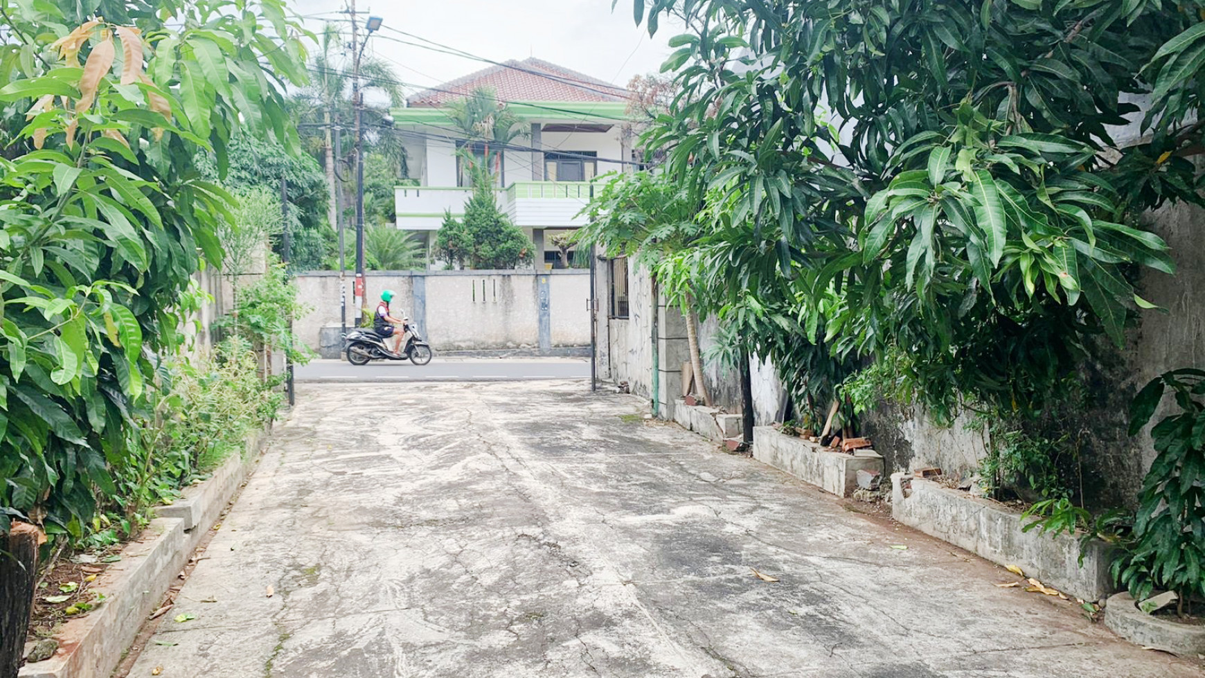 Dijual Rumah Hitung Tanah di Jl Anggrek, Kebon Jeruk Jakarta Barat