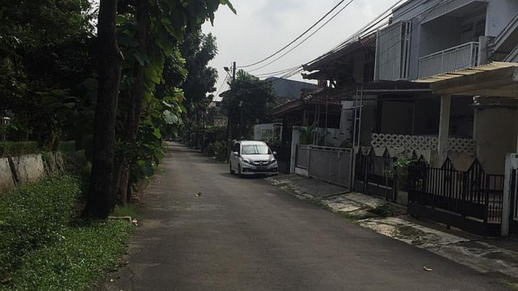 Rumah minimalis 1 lantai, bebas banjir dan lokasi strategis di Bintaro.