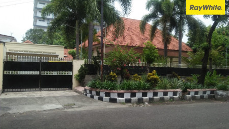 Rumah Pusat Kota di Jalan Yosodipuro, Surabaya