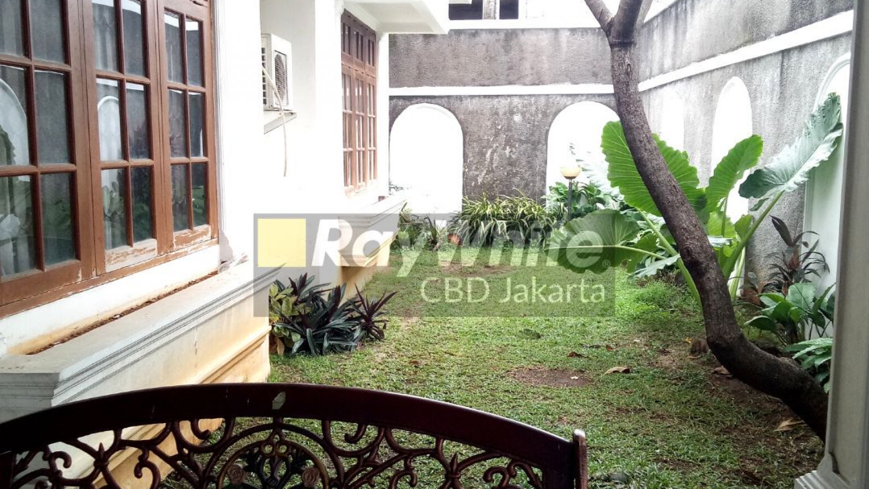Dijual Rumah Cantik Lokasi Tenang di Ampera