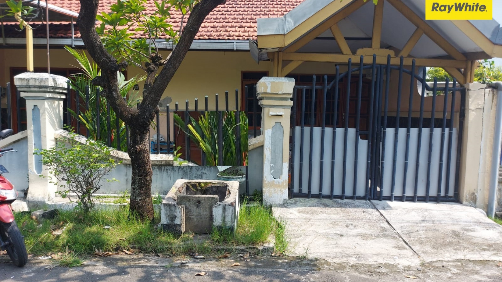 Rumah di Jemursari Utara, Surabaya