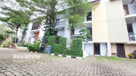 TOWNHOUSE DISEWAKAN DI CILANDAK, DALAM CLUSTER, DEKAT HIGH SCOPE SCHOOL, PRIVATE POOL, 4 BR