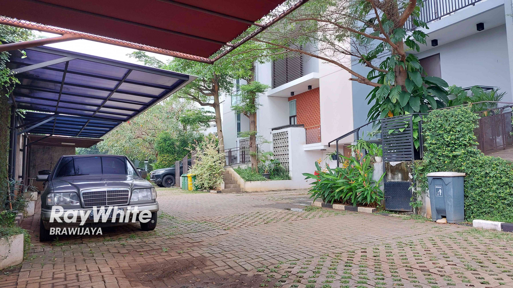 TOWNHOUSE DISEWAKAN DI CILANDAK, DALAM CLUSTER, DEKAT HIGH SCOPE SCHOOL, PRIVATE POOL, 4 BR