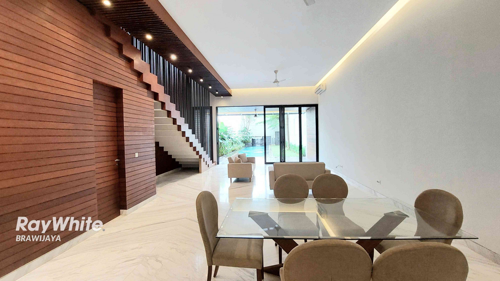 DISEWAKAN MODERN HOME DESIGN DI CILANDAK, PRIVATE POOL, SIAP HUNI, DEKAT MRT CIPETE RAYA