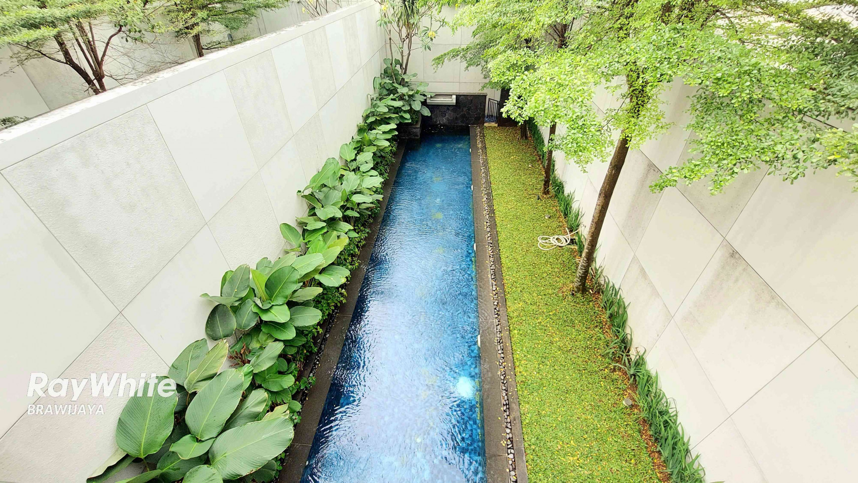 DISEWAKAN MODERN HOME DESIGN DI CILANDAK, PRIVATE POOL, SIAP HUNI, DEKAT MRT CIPETE RAYA