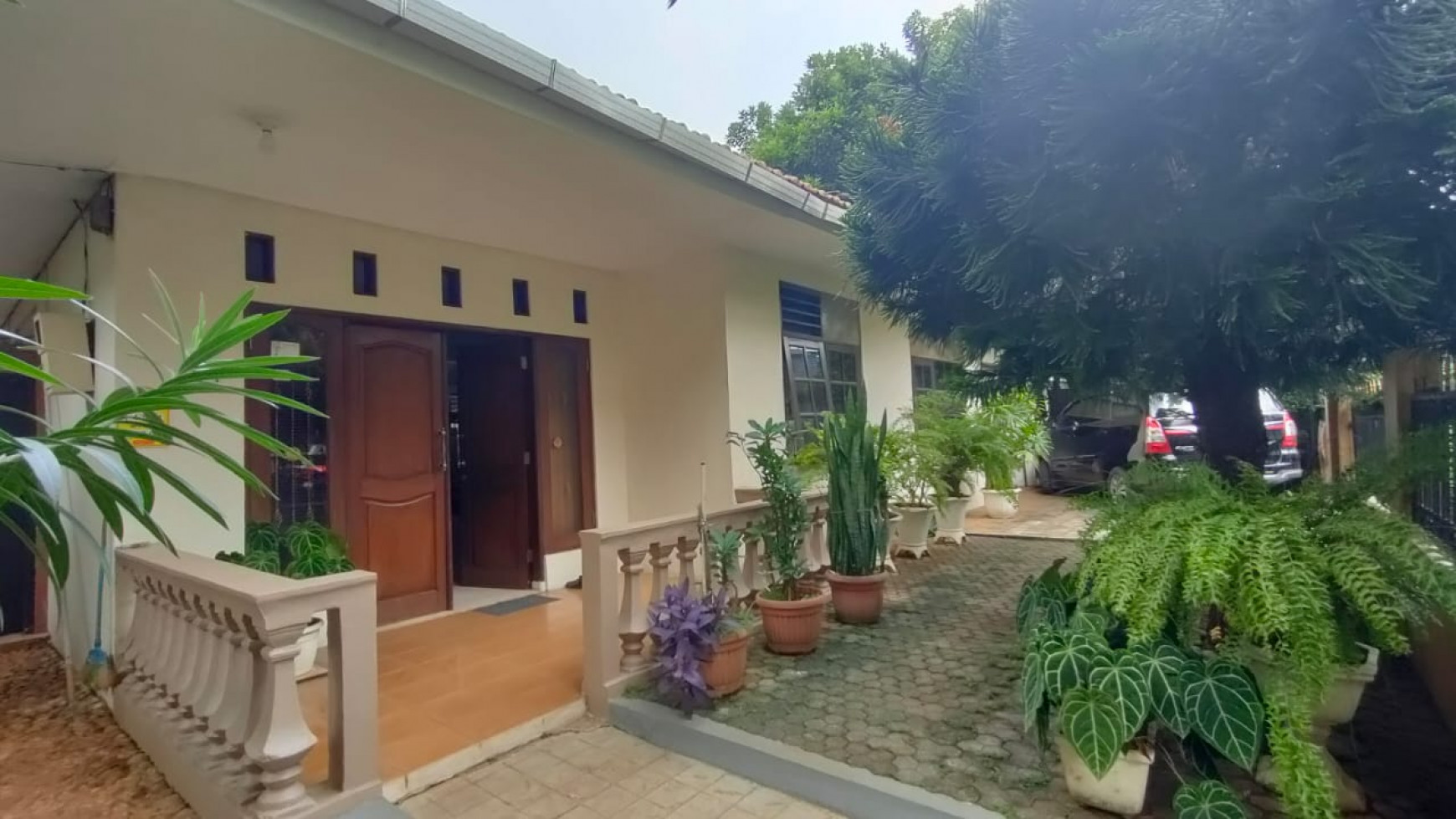 Rumah siap huni bagus di jatinegara.