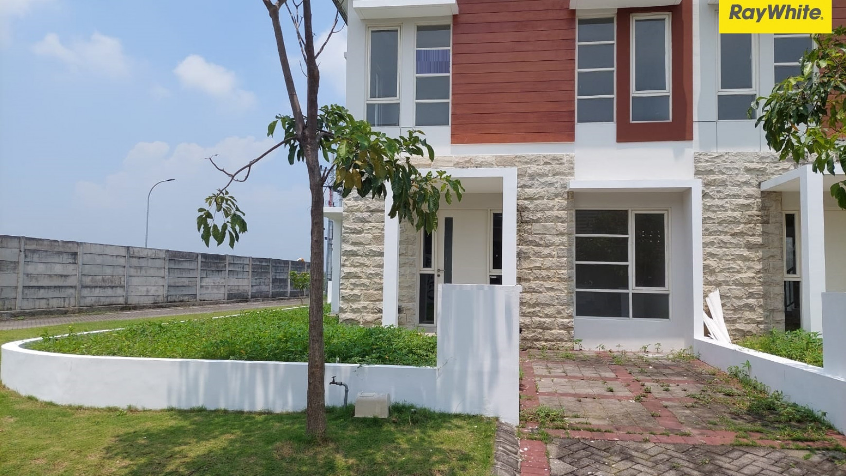 Rumah di Puri Surya Jaya, Sidoarjo