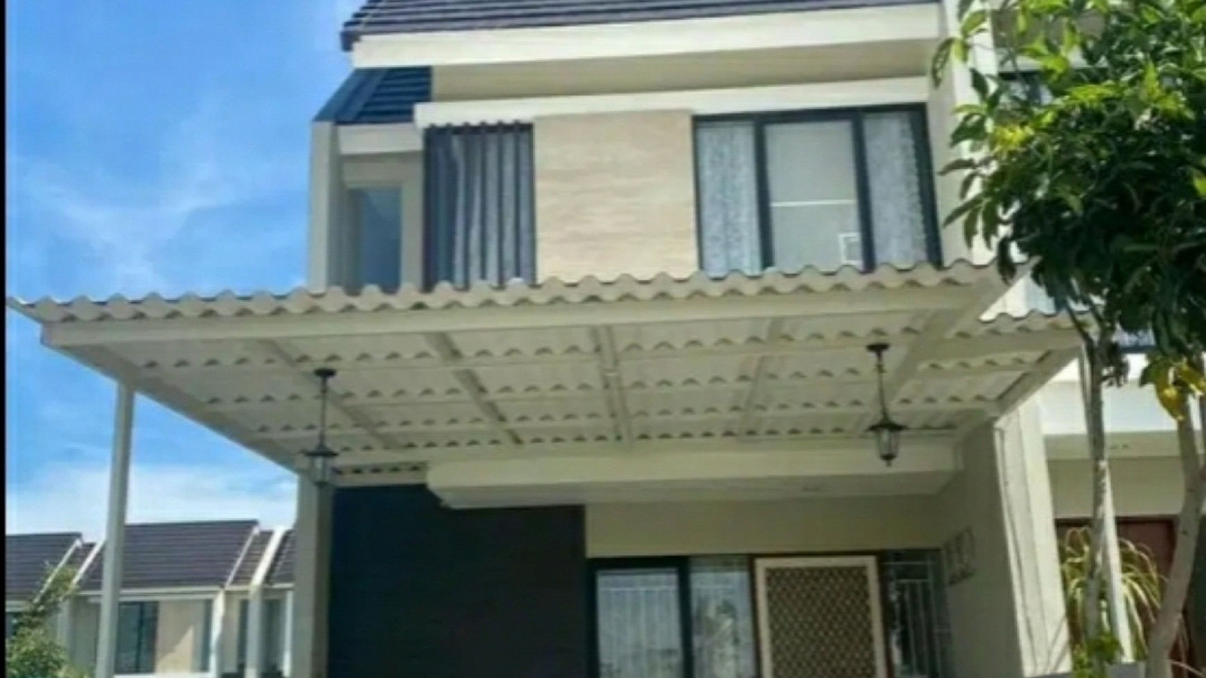 Dijual Rumah North West Lake Citraland Surabaya -2 Lantai - K.Tidur 2 - Selatan - HGB - Siap Huni