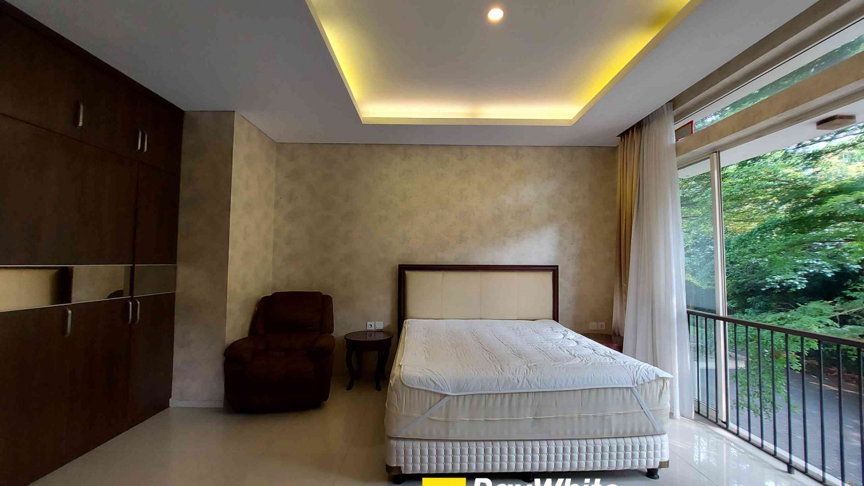 RUMAH DI SERENIA HILLS, CLUSTER REGENT, LEBAK BULUS, AKSES JALAN 3 MOBIL, 5 BR