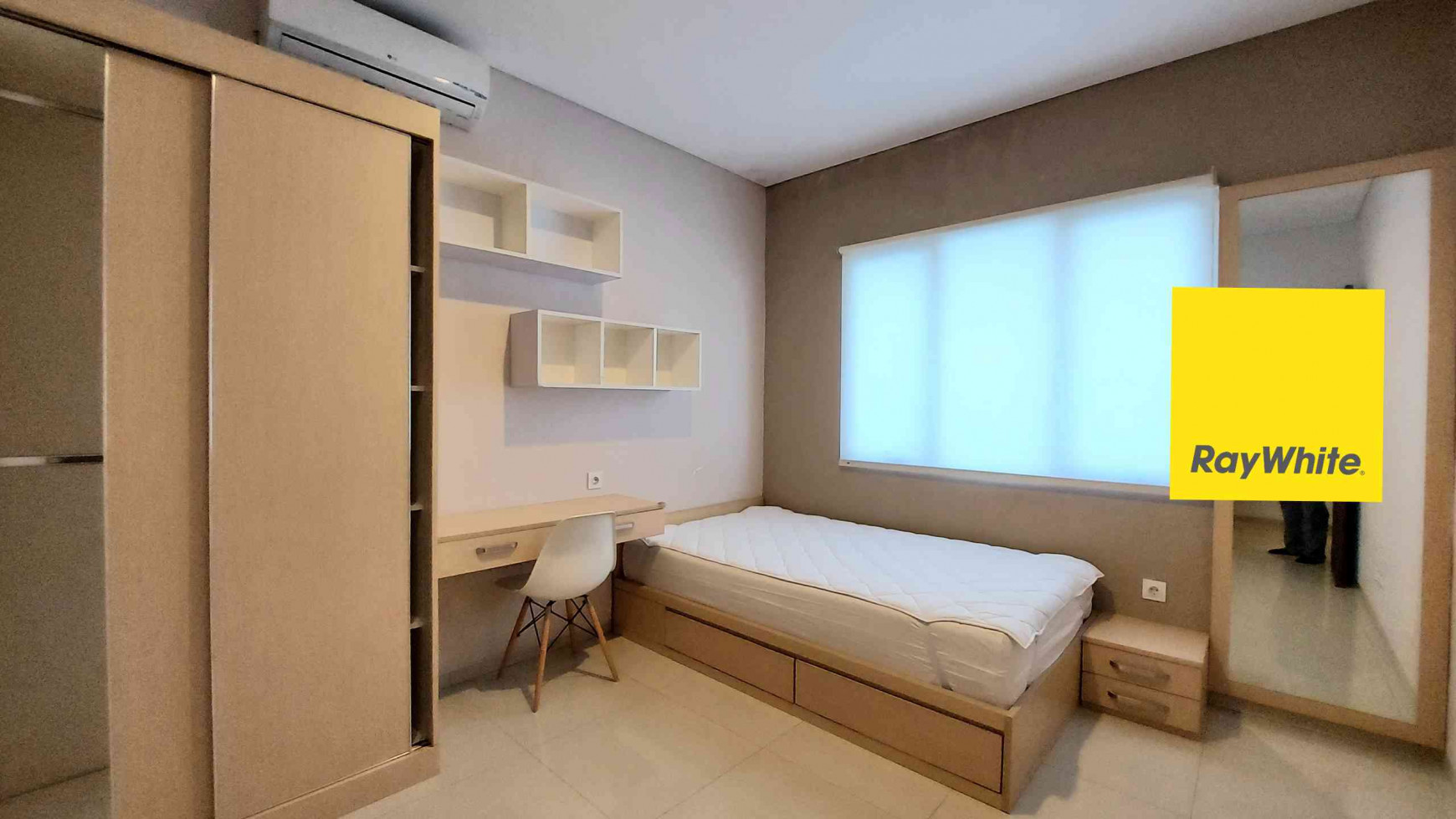 RUMAH DI SERENIA HILLS, CLUSTER REGENT, LEBAK BULUS, AKSES JALAN 3 MOBIL, 5 BR