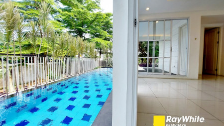 Townhouse di Cilandak, Jakarta Selatan, Hanya 500 meter ke CITOS, Siap Huni, Private Swimming Pool, 4 BR