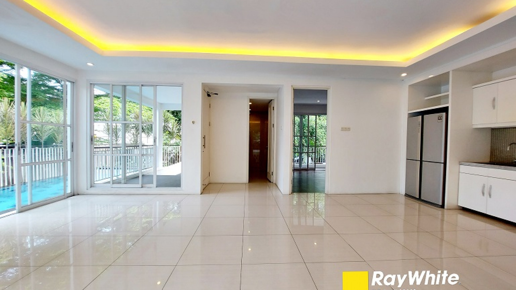 Townhouse di Cilandak, Jakarta Selatan, Hanya 500 meter ke CITOS, Siap Huni, Private Swimming Pool, 4 BR