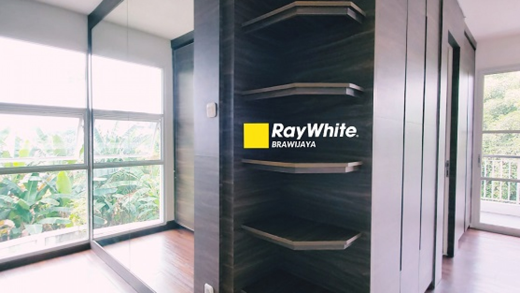 Townhouse di Cilandak, Jakarta Selatan, Hanya 500 meter ke CITOS, Siap Huni, Private Swimming Pool, 4 BR
