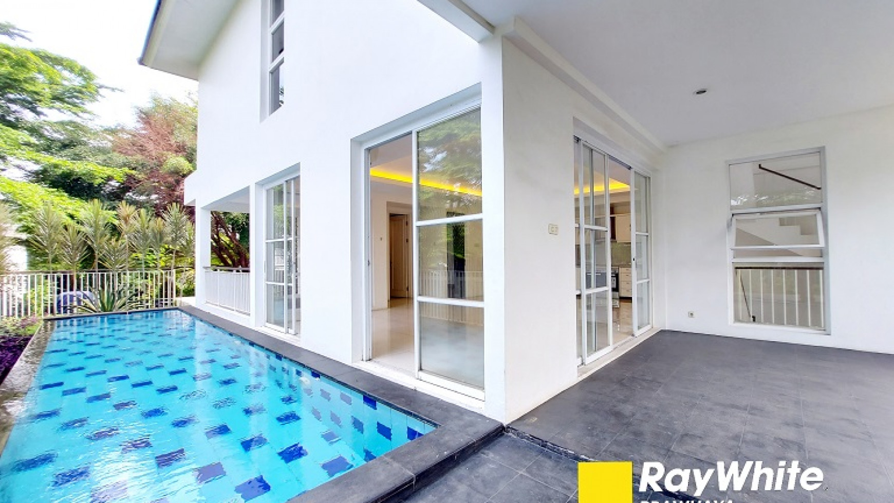 Townhouse di Cilandak, Jakarta Selatan, Hanya 500 meter ke CITOS, Siap Huni, Private Swimming Pool, 4 BR