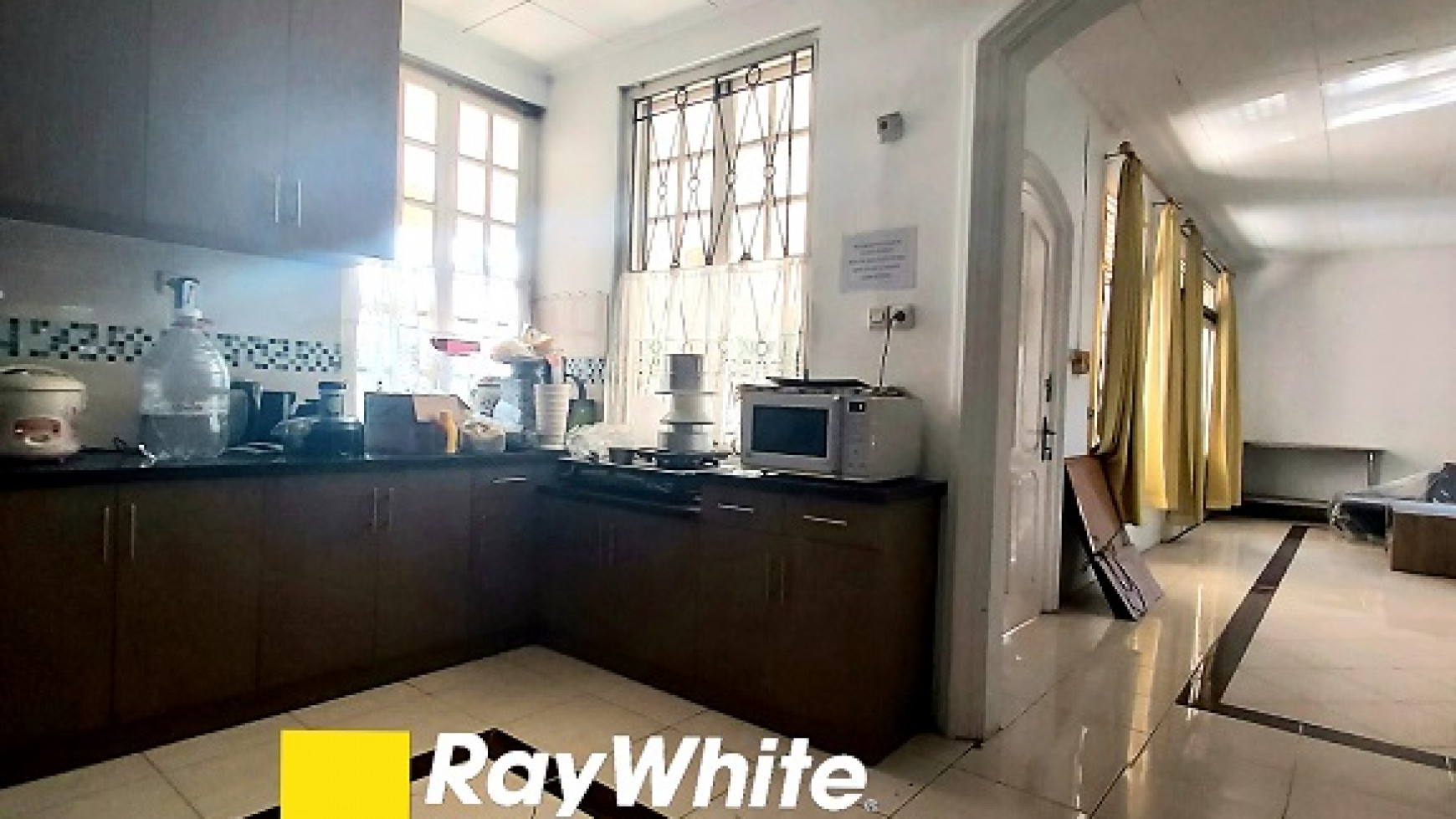 RUMAH DI LEBAK BULUS, JAKARTA SELATAN, DALAM KOMPLEKS, DI BAWAH HARGA NJOP