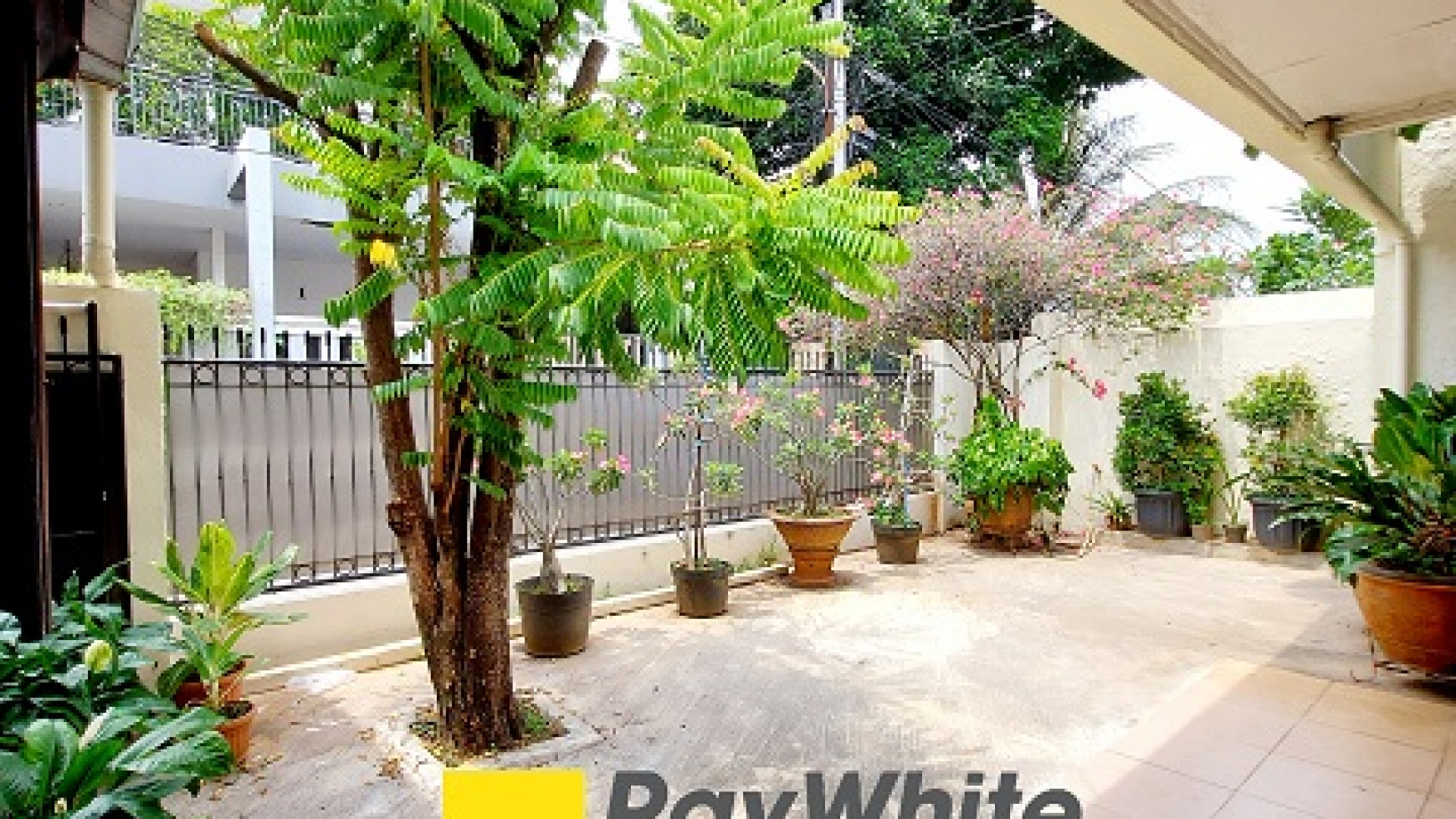 RUMAH DI KEBON BARU, JAKARTA SELATAN, BEBAS BANJIR, AKSES 2 MOBIL LAPANG