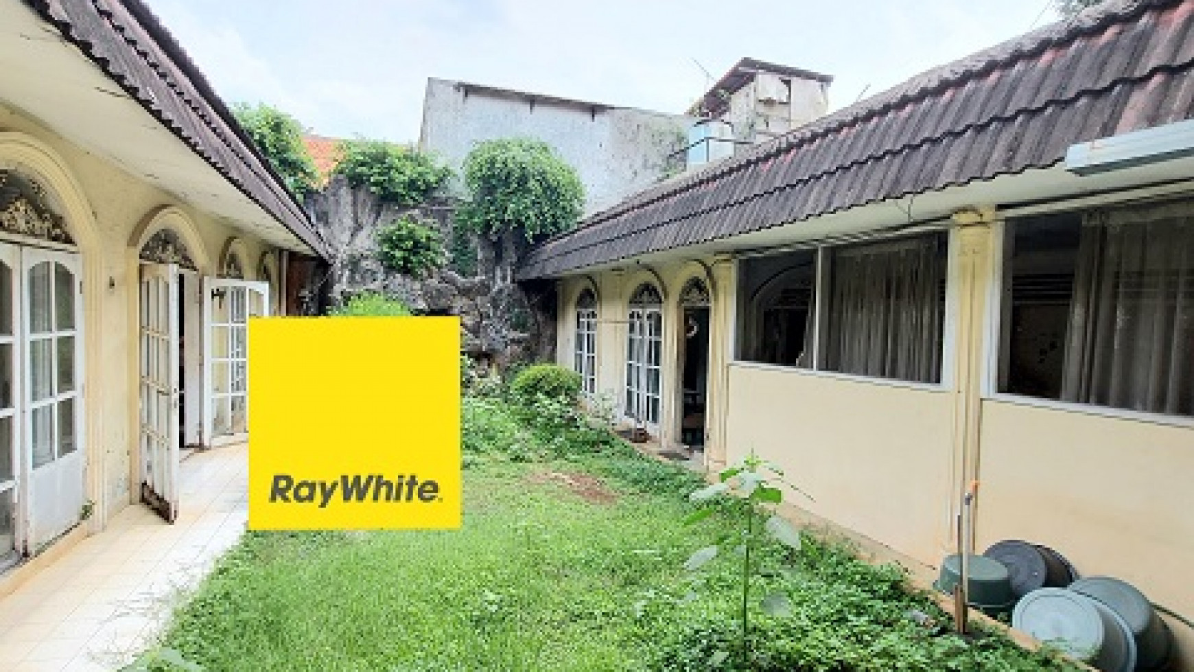 RUMAH DI KEBON BARU, JAKARTA SELATAN, BEBAS BANJIR, AKSES 2 MOBIL LAPANG