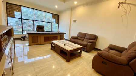 Dijual Ruko Mewah, 3,5 Lantai Bekas Kantor, Siap Huni