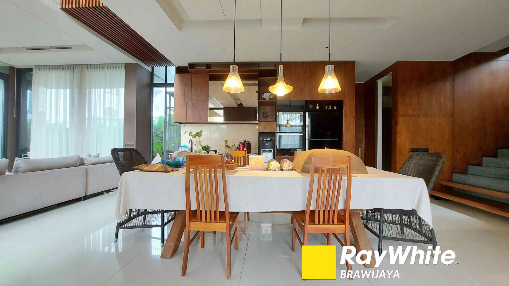 RUMAH MINIMALIS MODERN DI CILANDAK, Jakarta Selatan, DALAM KOMPLEKS, SIAP HUNI
