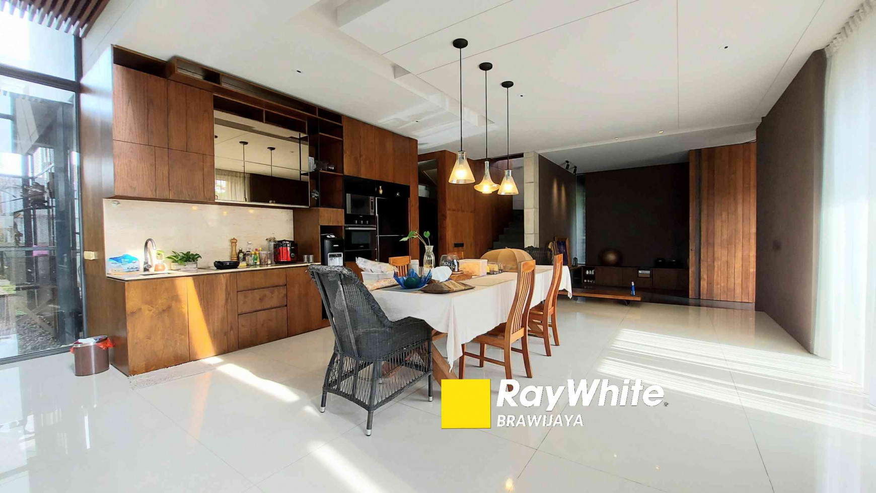 RUMAH MINIMALIS MODERN DI CILANDAK, Jakarta Selatan, DALAM KOMPLEKS, SIAP HUNI