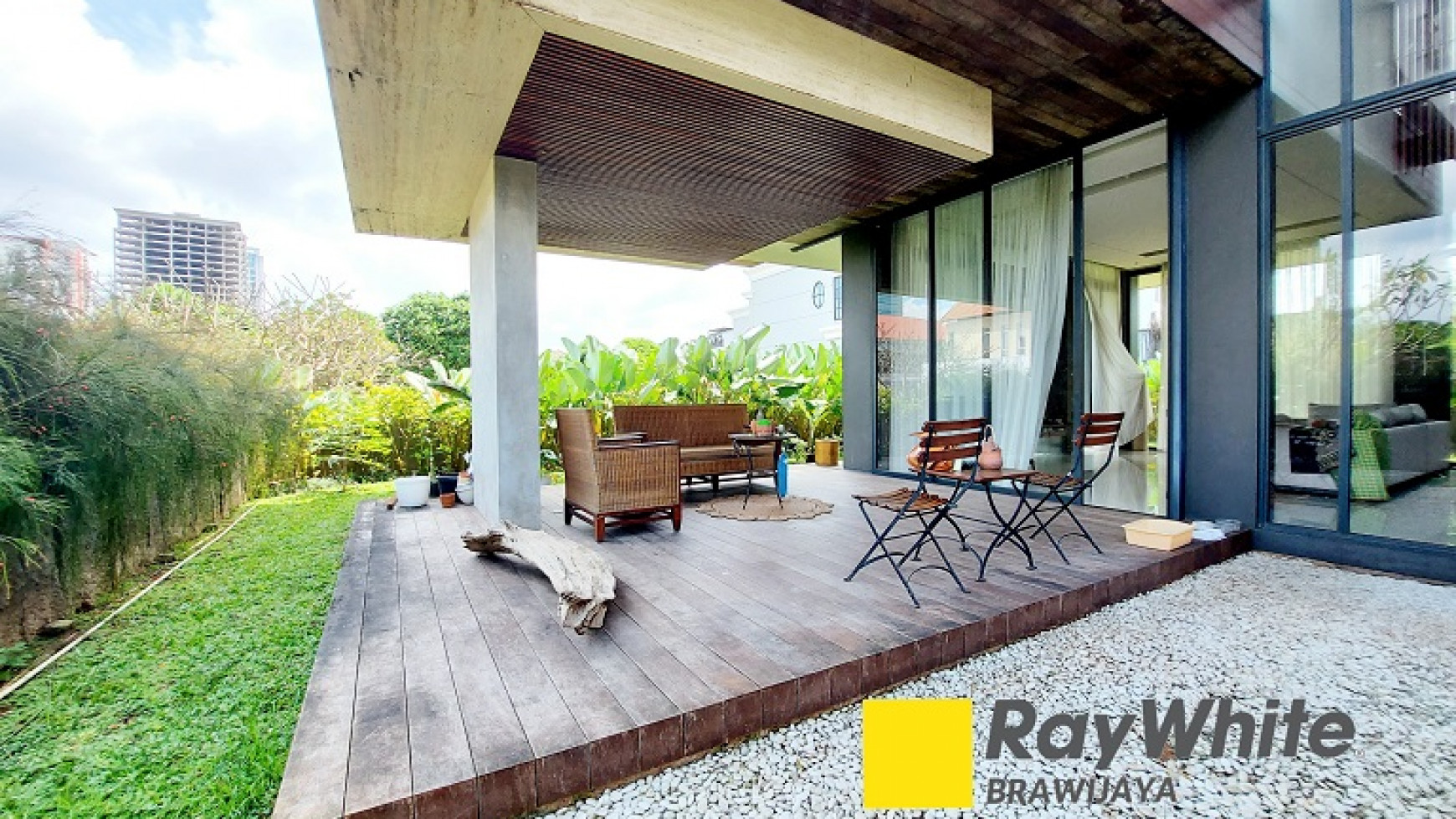 RUMAH MINIMALIS MODERN DI CILANDAK, Jakarta Selatan, DALAM KOMPLEKS, SIAP HUNI