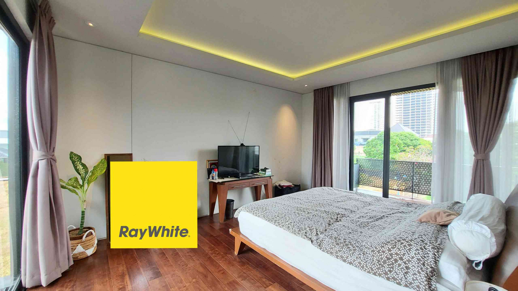 RUMAH MINIMALIS MODERN DI CILANDAK, Jakarta Selatan, DALAM KOMPLEKS, SIAP HUNI