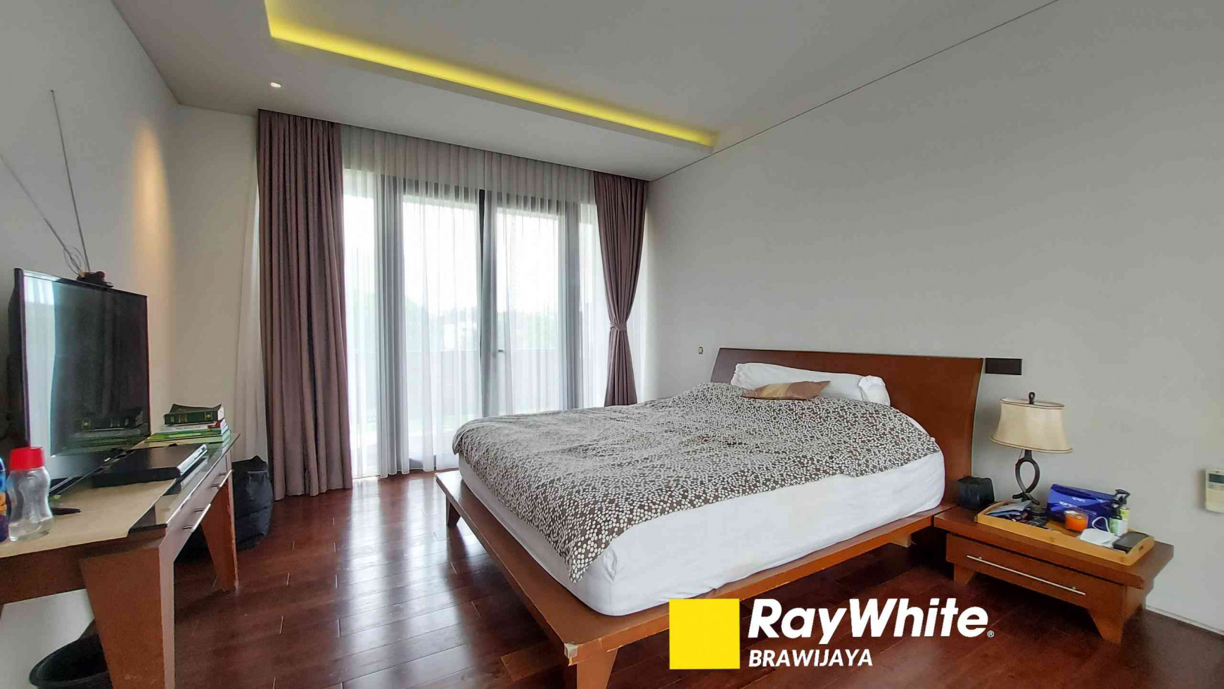 RUMAH MINIMALIS MODERN DI CILANDAK, Jakarta Selatan, DALAM KOMPLEKS, SIAP HUNI