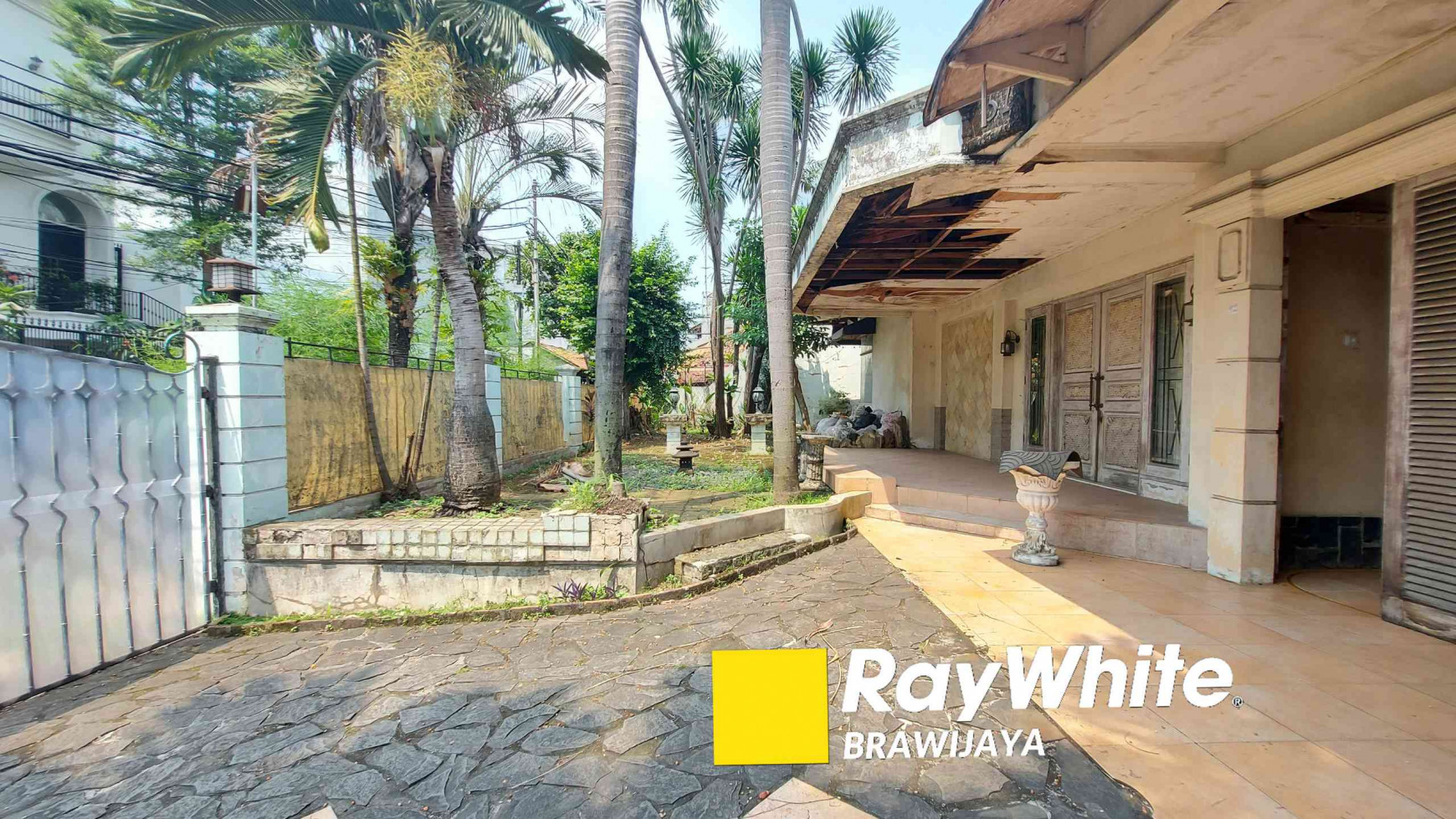 DIJUAL RUMAH TUA DI CIPETE UTARA, KEBAYORAN BARU, LINGKUNGAN TENANG, LEBAR DEPAN 20 METER