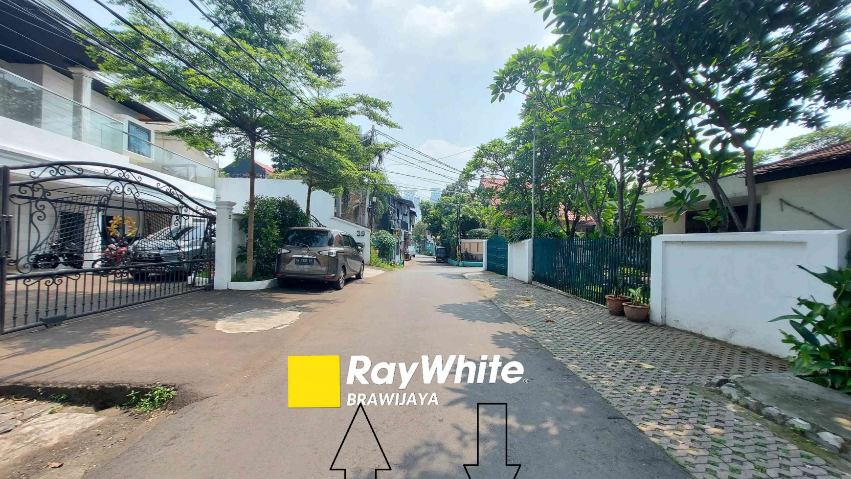 DIJUAL RUMAH TUA DI CIPETE UTARA, KEBAYORAN BARU, LINGKUNGAN TENANG, LEBAR DEPAN 20 METER