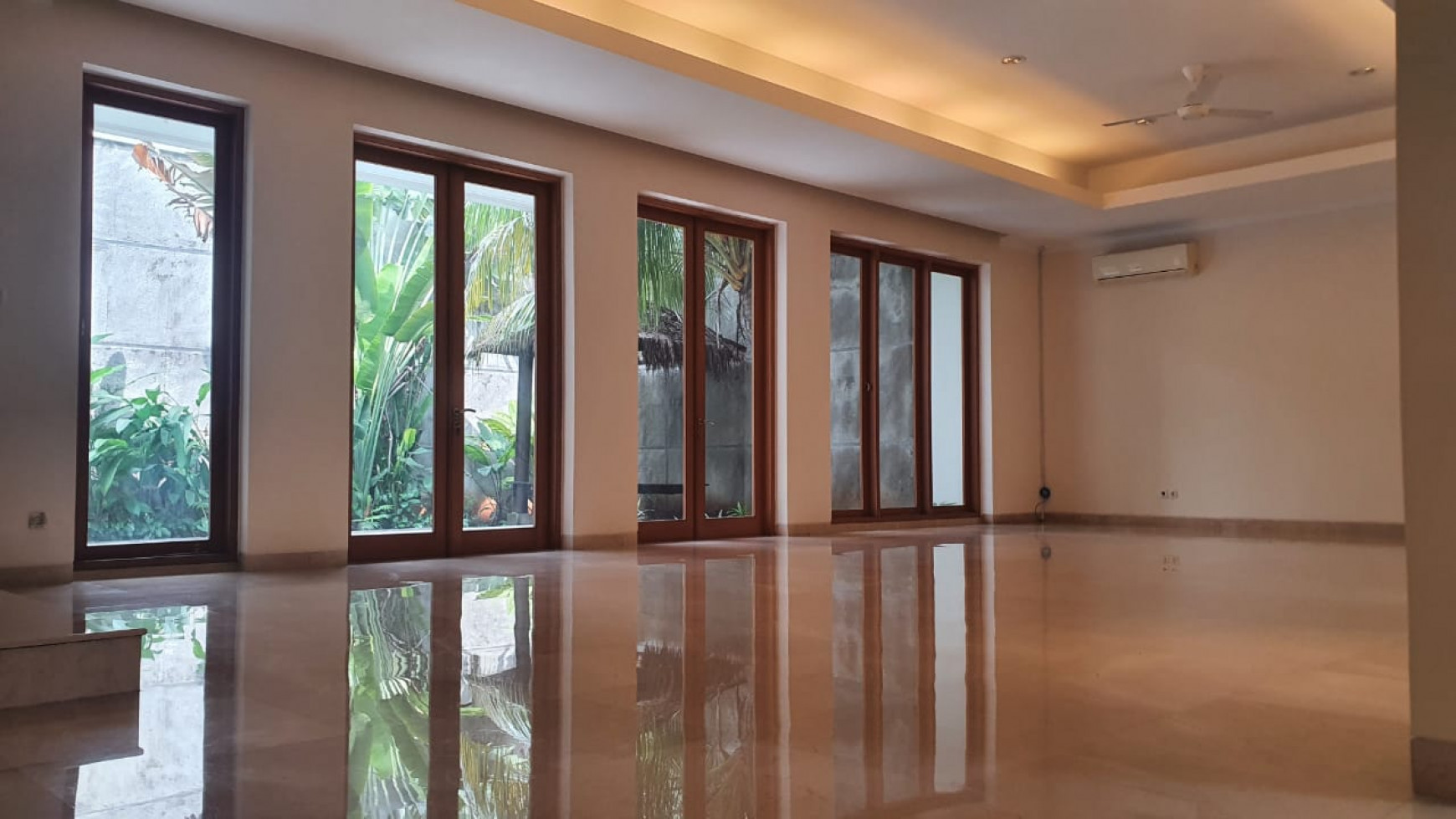 For sale rumah bagus  karya hadiprana 2.5lantai area elite kemang barat